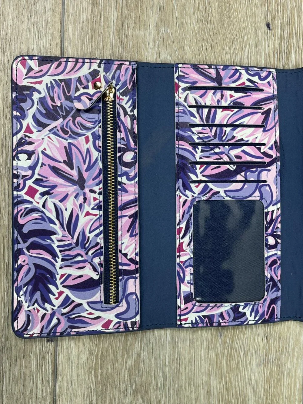 NWOT SIMPLY SOUTHERN WALLET ORGANIZER